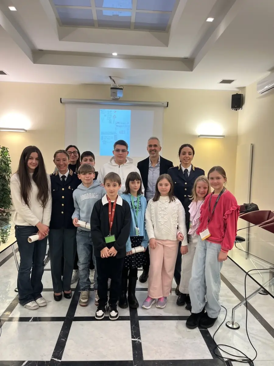 Bologna, premiati gli studenti del concorso “Di-segni di non Amore” contro la violenza di genere