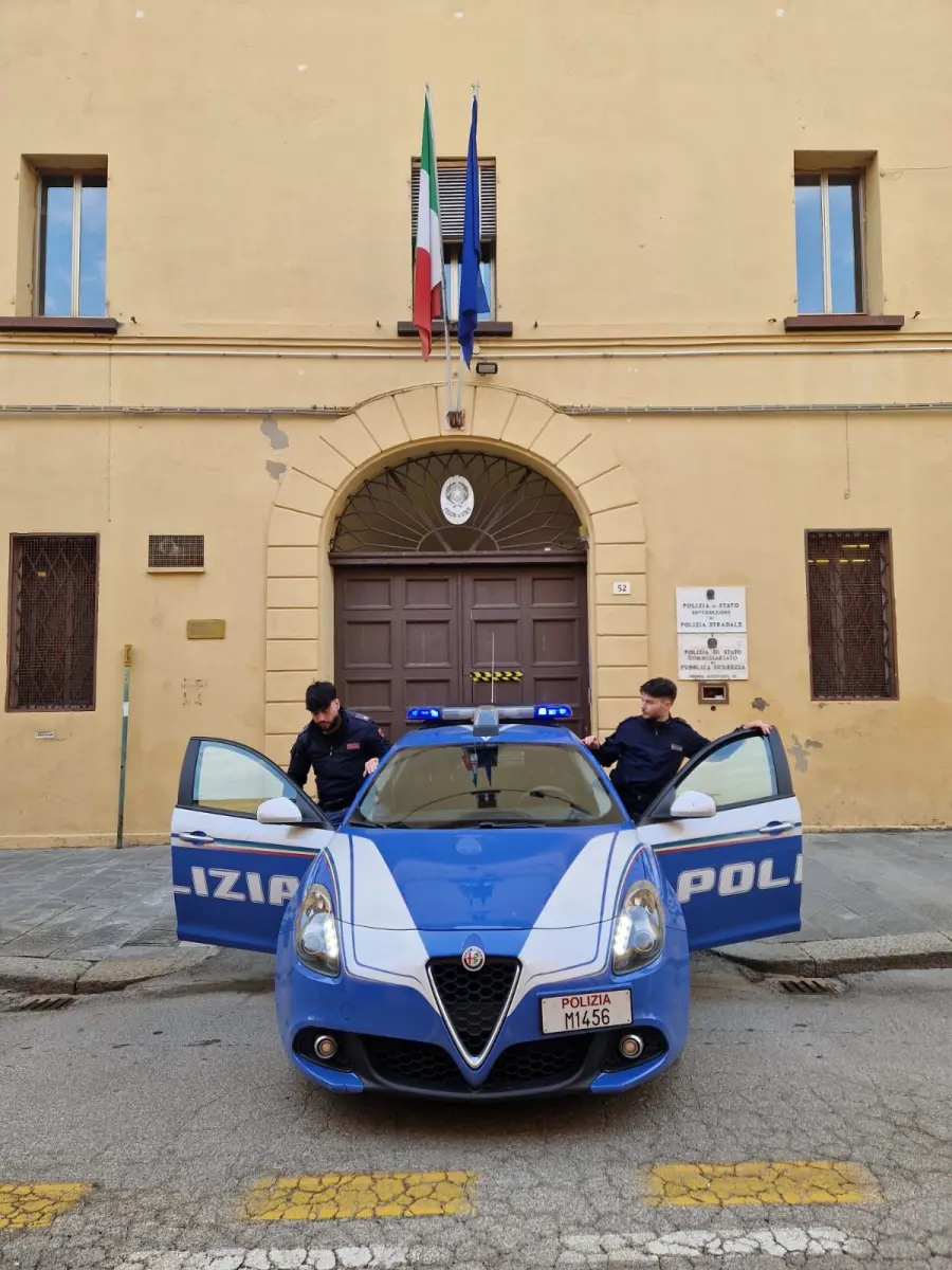 Imola, la Polizia di Stato soccorre una donna colta da malore alla guida