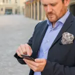 Rapina in pieno centro, fermato un minorenne a Bologna: decisivo il video di un passante