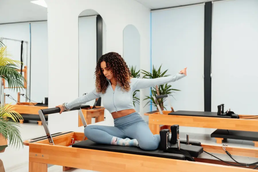 Pilates: guida completa a benefici, esercizi e attrezzatura
