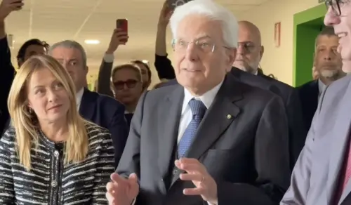 Auto sulla folla a Modena, Mattarella e Meloni visitano i feriti