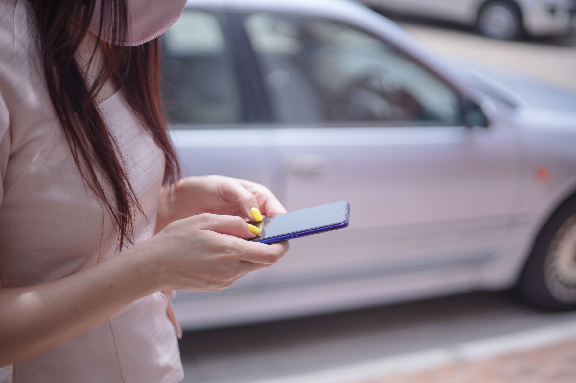 Bologna, tenta di rubare il cellulare a un 66enne: denunciato