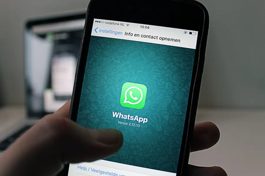 Reinstallare WhatsApp: come farlo senza perdere chat, contatti e dati importanti
