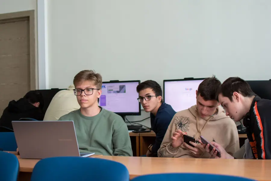 Emilia-Romagna, 900 studenti nei 12 progetti hi-tech finanziati